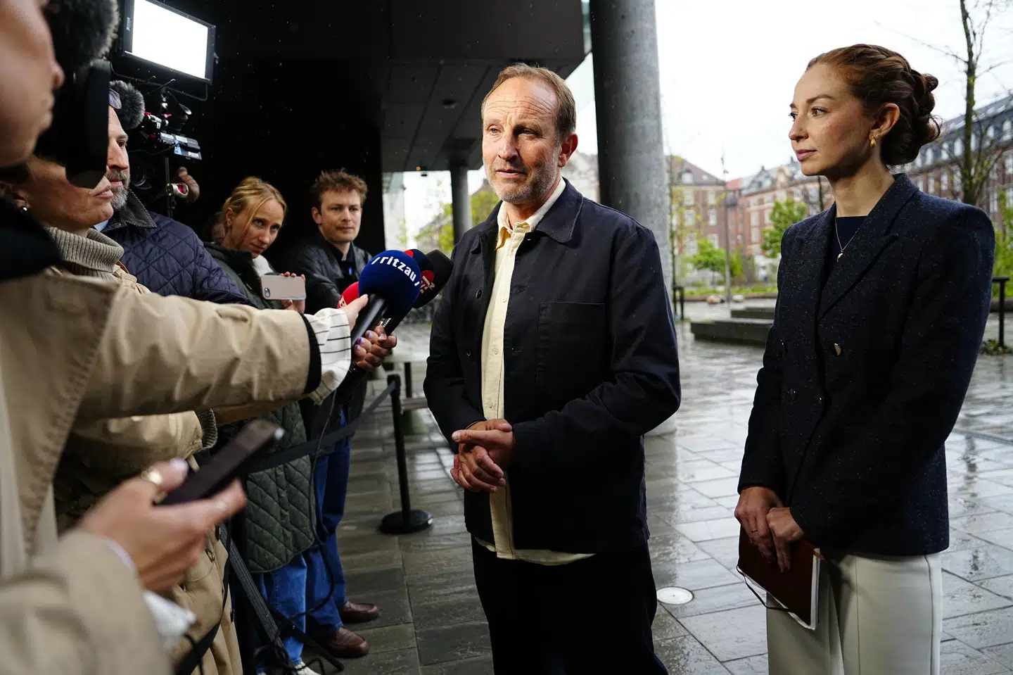 De Radikales leder, Martin Lidegaard, møder pressen med partifælle Samira Nawa før regeringsforhandlinger på Scandic Spectrum i København mandag den 11. maj 2026.