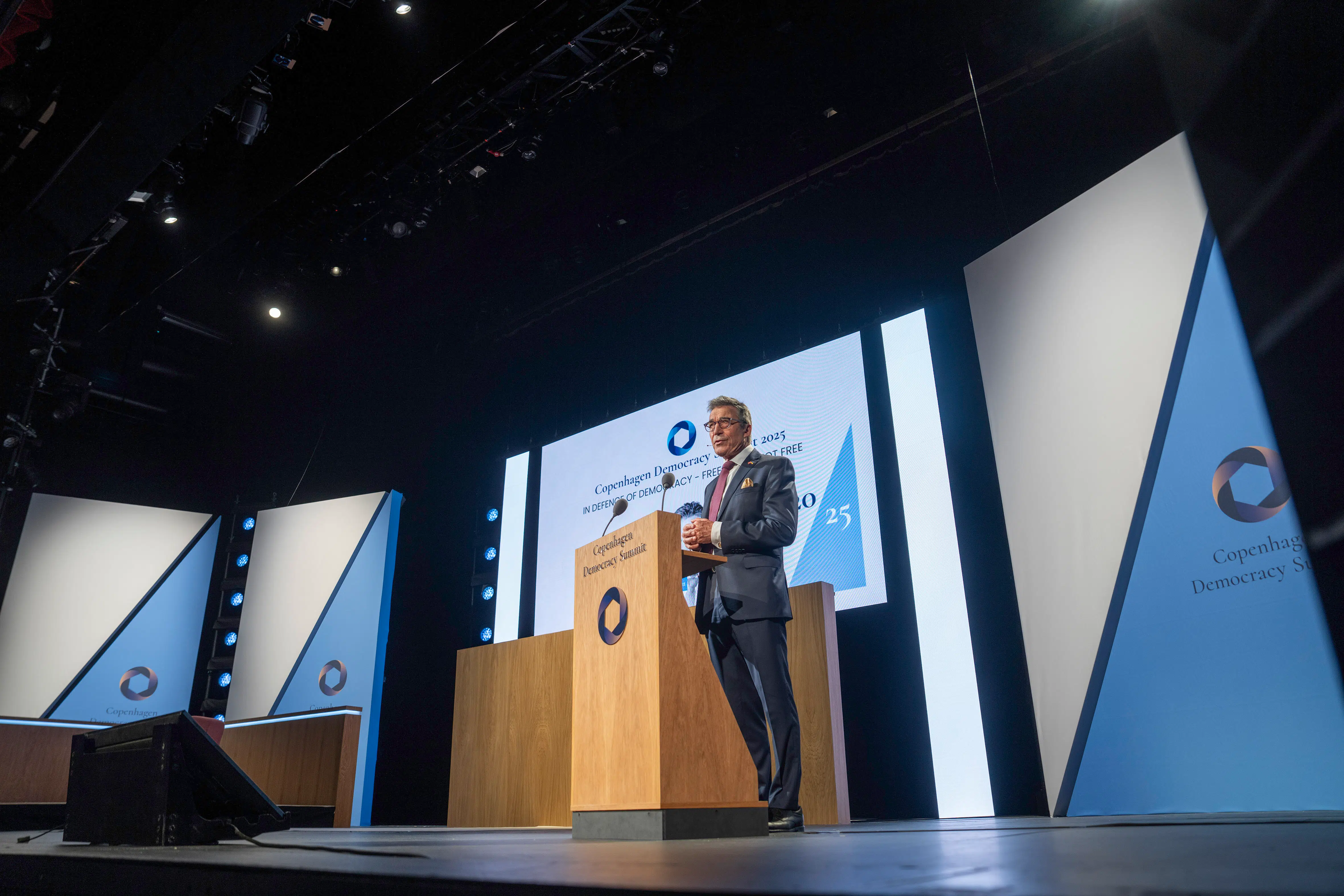 Berlingske følger Copenhagen Democracy Summit direkte