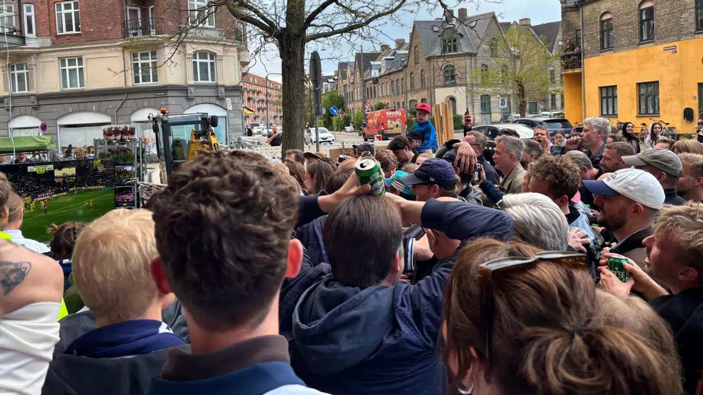 Som minutterne gik steg spændingen blandt AGF-fansene. De kunne ikke tro det.