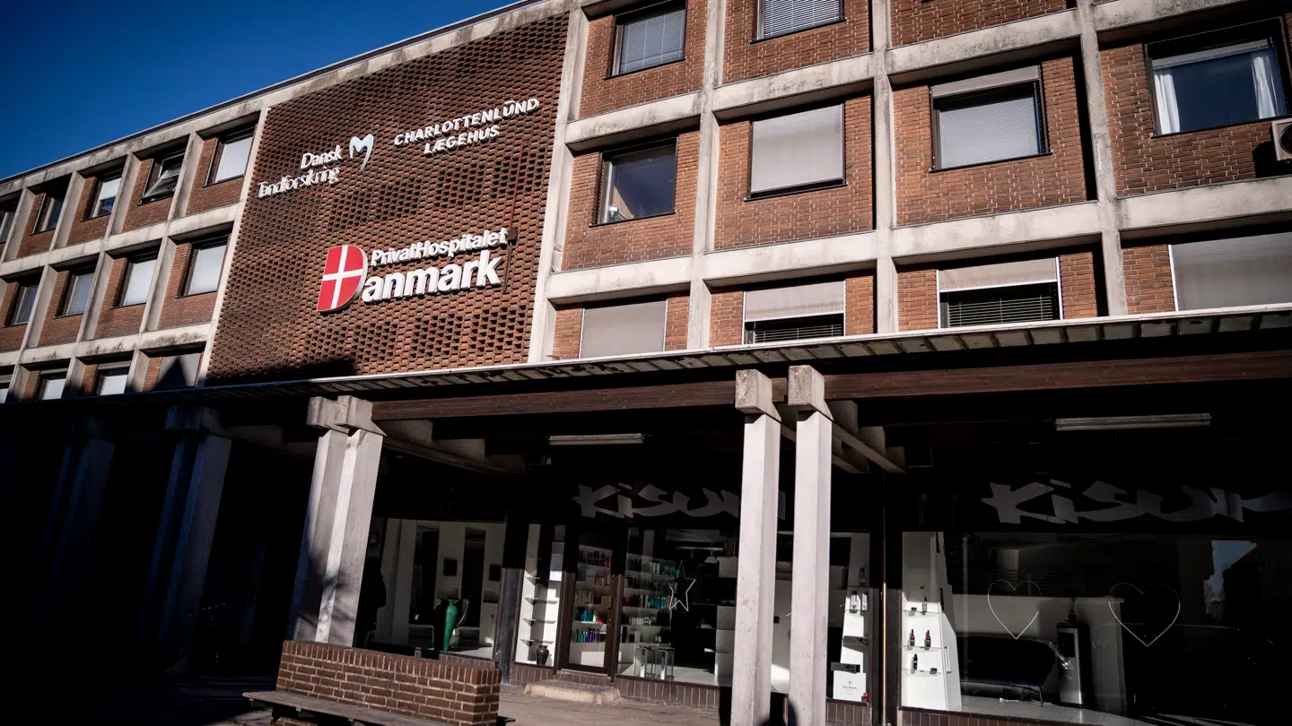 Charlottenlund Lægehus på Jægersborg Alle i Charlottenlund. Dansk Tandforsikring og Privathospitalet Danmark har ikke noget med lægehuset at gøre.