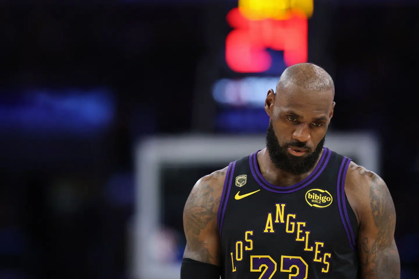 LeBron James og Los Angeles Lakers kunne intet stille op mod Oklahoma City Thunder i NBA-slutspillets kvartfinaler.