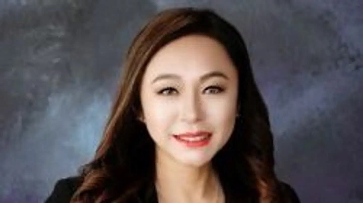 Eileen Wang fratrådte sin stilling som borgmester i den californiske by Arcadia 11. maj 2026.