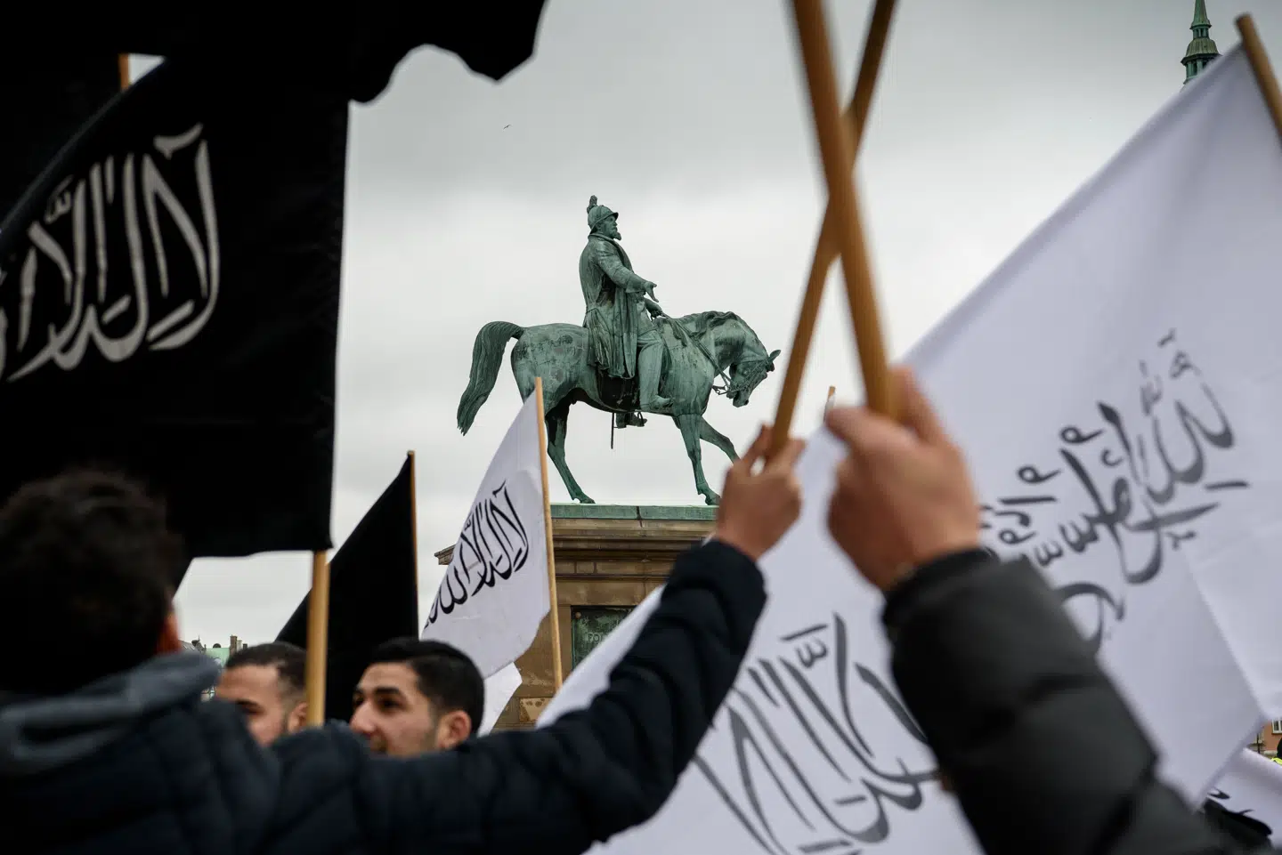 I årevis har Hizb ut-Tahrir været en af de mest tydelige islamistiske bevægelser i Danmark. Nu forsvarer den såkaldt social kontrol på gymnasierne.