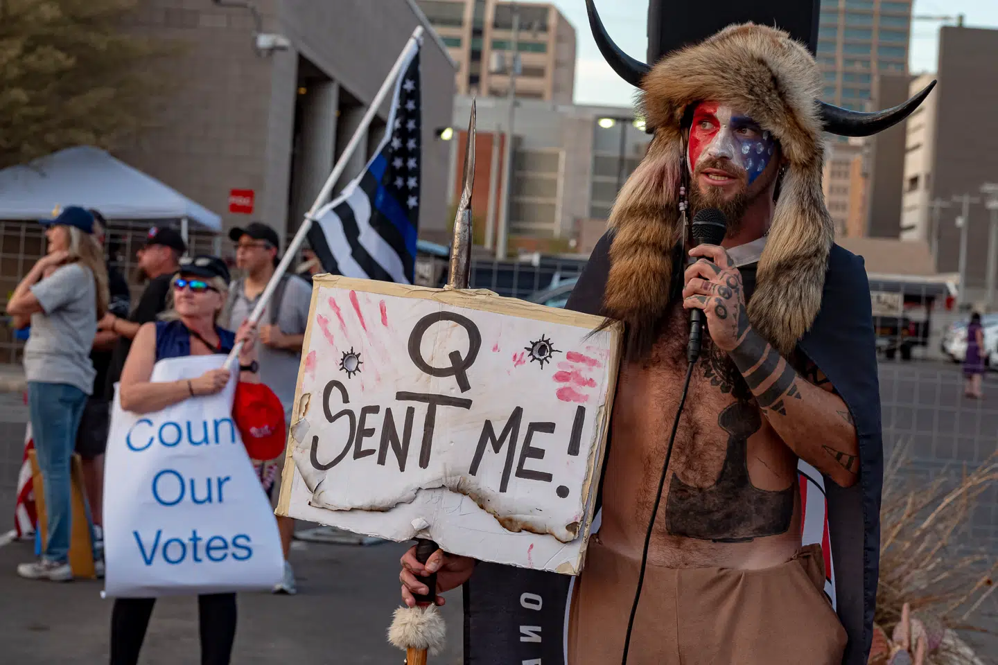 QAnon-konspirationsteorien vandt indpas i USA under Trumps første præsidentperiode og kulminerede med stormen på Kongressen 6. januar 2021. Arkivfoto: Olivier Touron, Scanpix