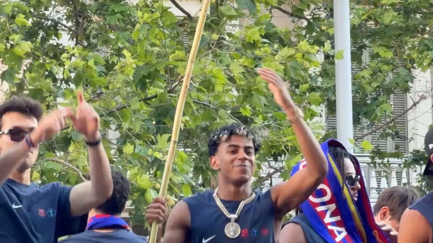 Lamine Yamal stjal billedet med sit flag.