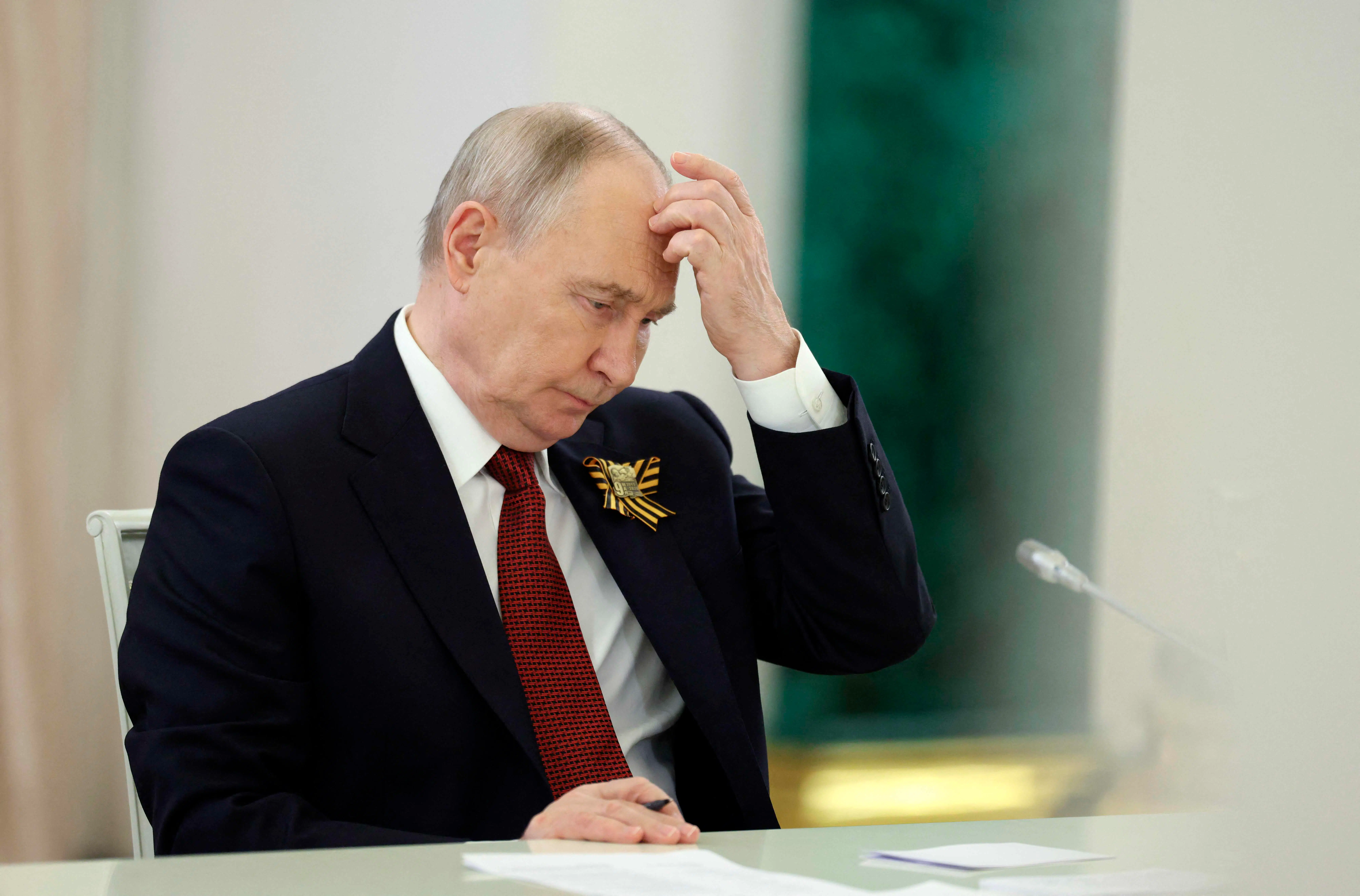 Britisk oberst vil nedkæmpe svækket Putin: »Det mest effektive tidspunkt at sparke en mand på er, når han ligger ned«