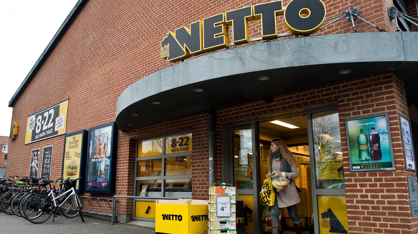 Netto sænker den faste pris på 100 varer her i weekenden.