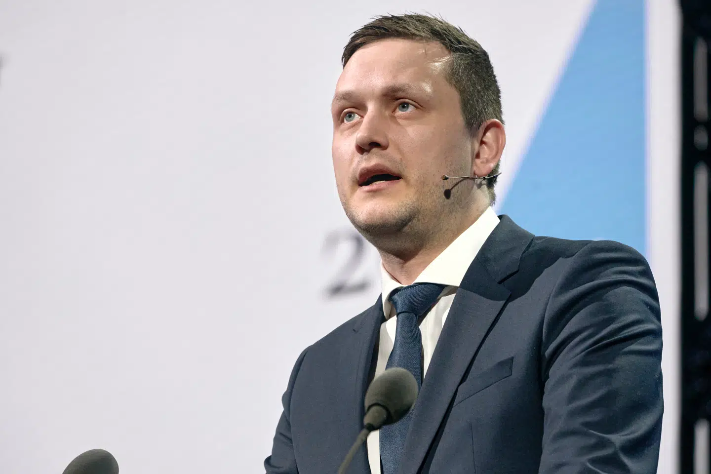 Grønland er under stort pres ifølge Grønlands regeringschef, Jens-Frederik Nielsen, og det er vigtigt, at Danmark har en regering.