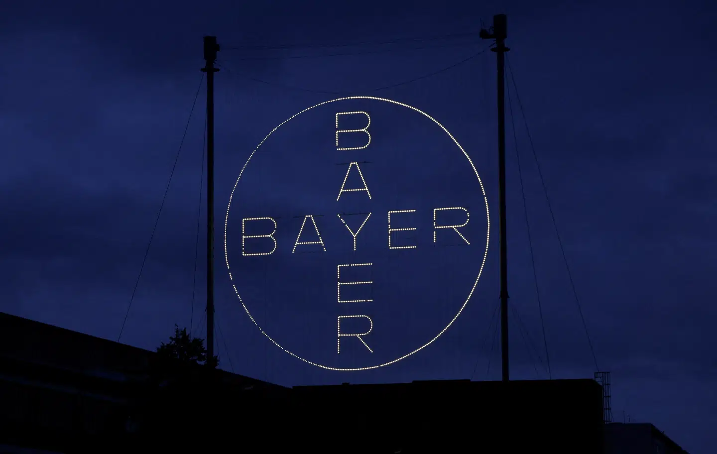 Bayer har hovedkvarter i Leverkusen, der ligger i Tyskland.