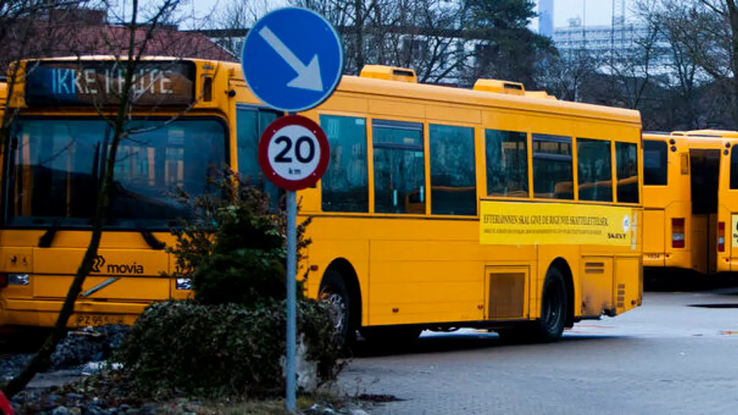 Arkivfoto. En buschauffør er tiltalt for at have begået seksuelle overgreb på en 17-årig kvindelig passager på bussen.