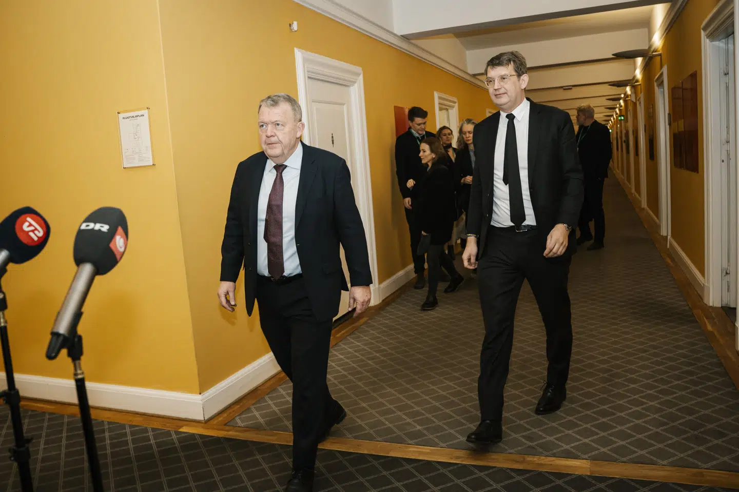 Udenrigsminister Lars Løkke Rasmussen (M) og forsvarsminister Troels Lund Poulsen (V) holdt doorstep efter et møde i Det Udenrigspolitiske Nævn fredag 23. januar 2026. Tirsdag har de to meddelt - som fungerende ministre - at nævnet har givet grønt lys til et dansk bidrag i Hormuzstrædet.