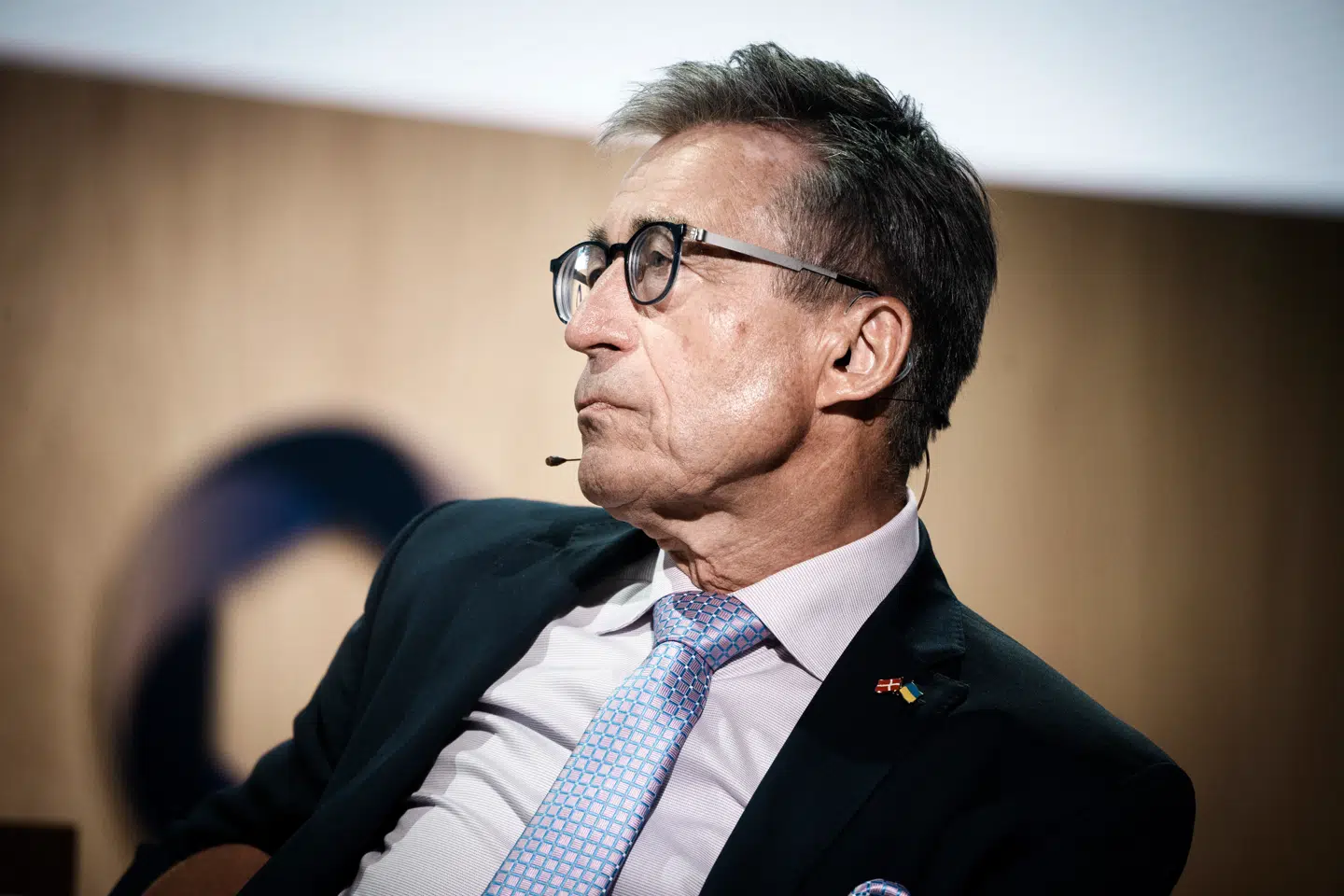 Ni gange har Anders Fogh Rasmussen været vært for demokrati-topmødet i København. Imens er den demokratiske tilbagegang i verden fortsat, og nu er vi nået til en helt ny fase.