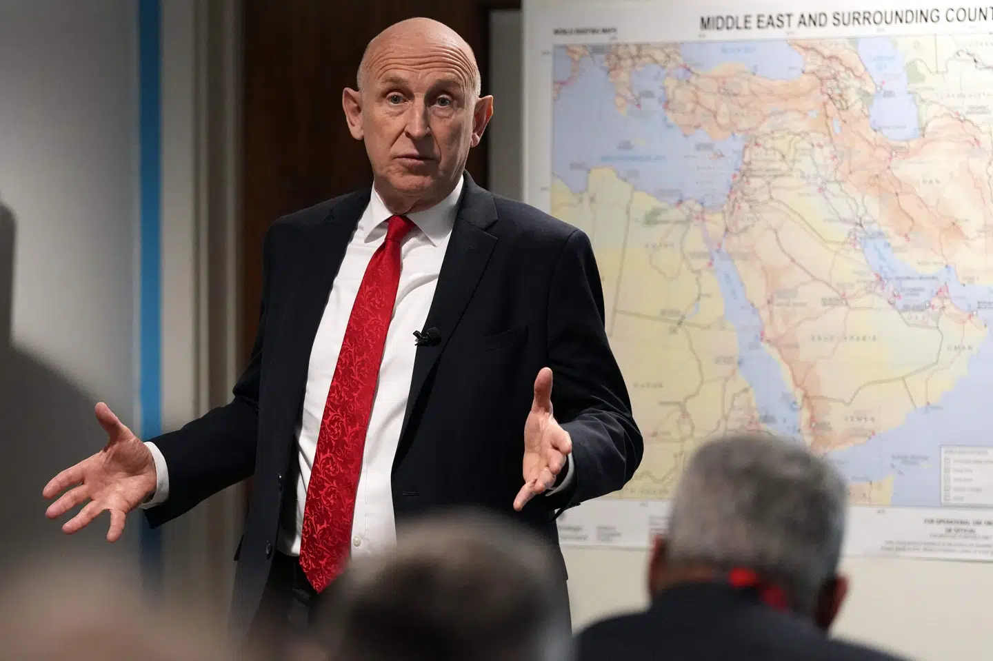Den britiske forsvarsminister, John Healey, har tirsdag meddelt, at Storbritannien afsætter et beløb svarende til 730 millioner kroner i nye midler til en defensiv indsats for at sikre passage gennem Hormuzstrædet, "når forholdene tillader det". Her ses han under et møde i april om situationen omkring det vigtige stræde. (Arkivfoto)