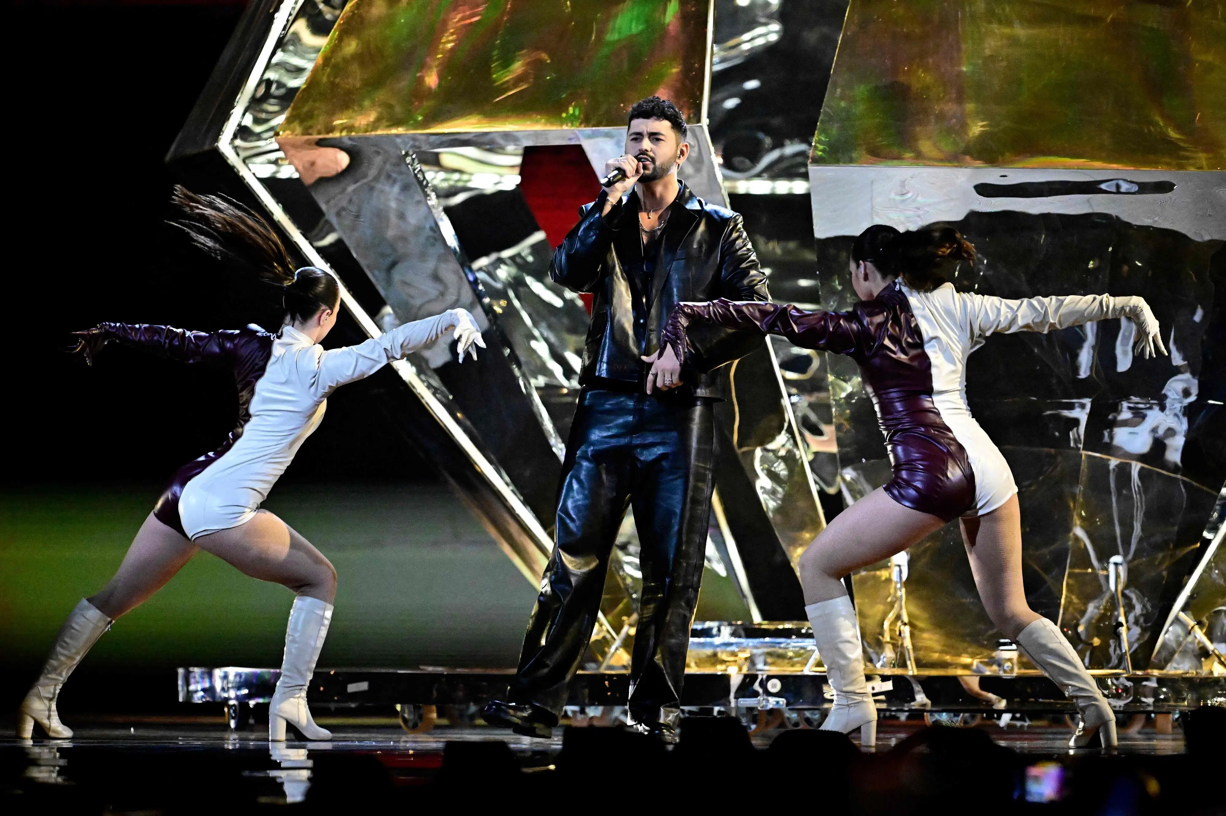Omdiskuterede Israel og finsk favorit er videre til Eurovision-finalen
