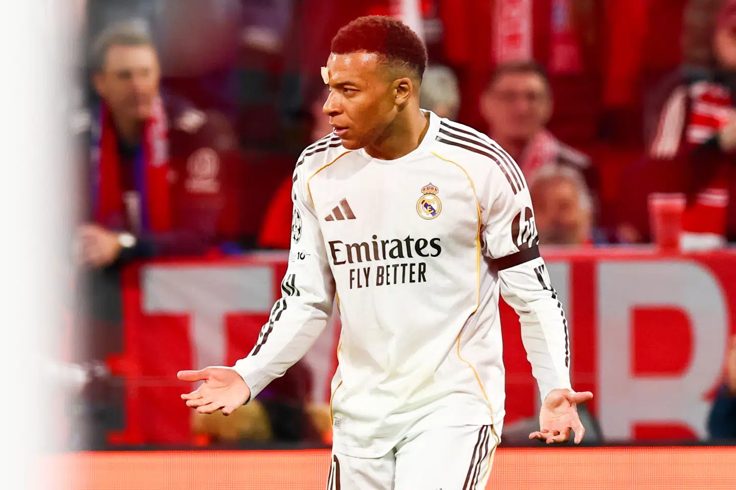 Kylian Mbappé nøjes ikke med at lade fødderne tale. Den franske superstjerne blander sig også gerne i politik.