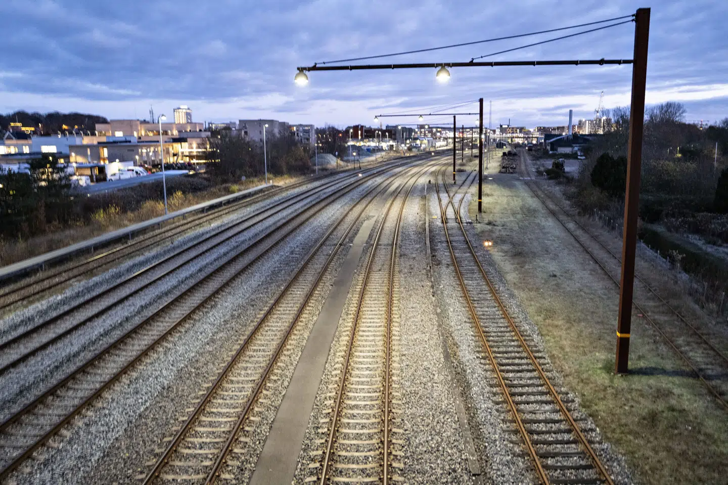 Et stort antal fejl på jernbaneskinner skaber i øjeblikket forlænget rejsetid på flere togstrækninger. (Arkivfoto).
