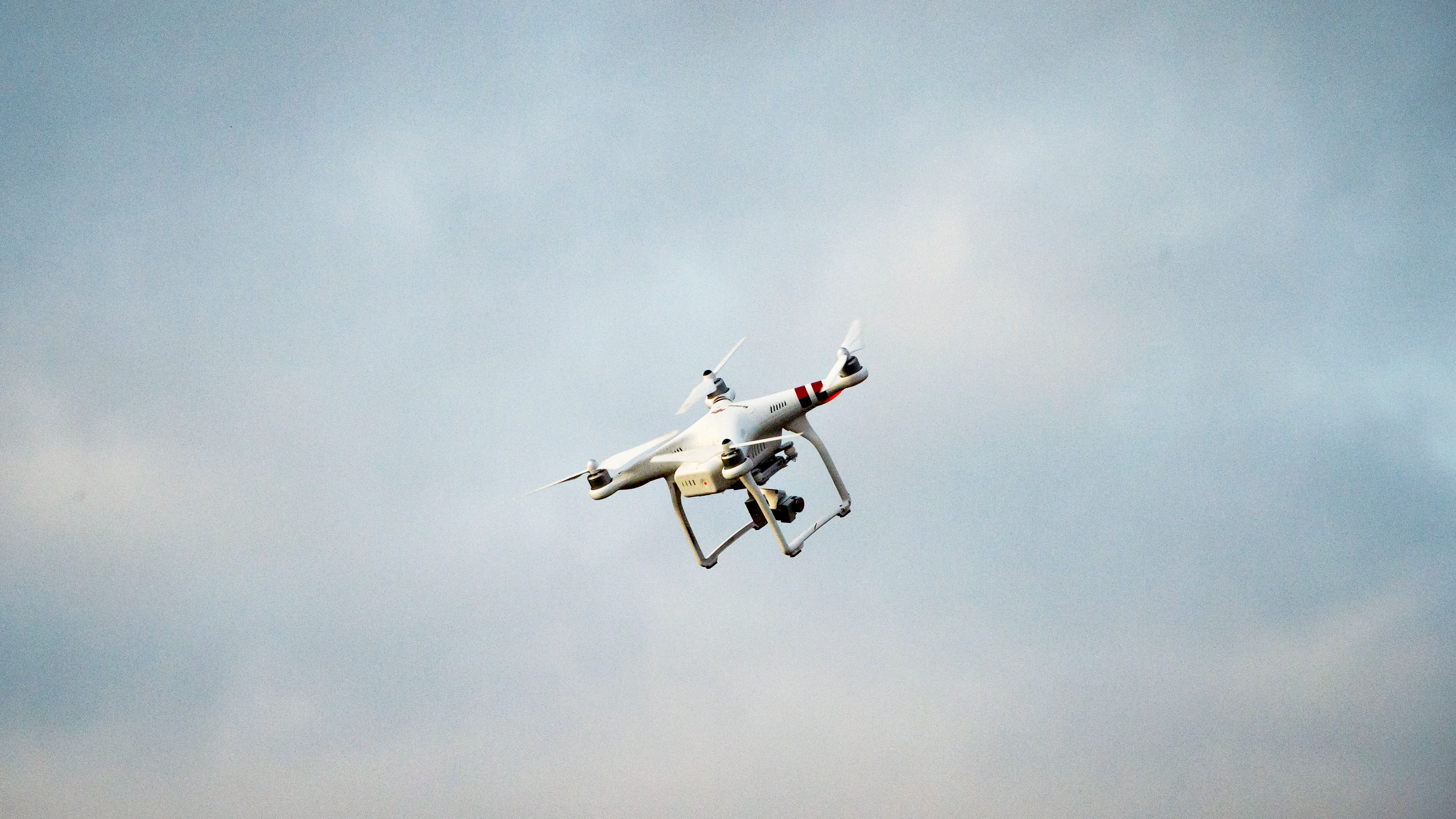 Sker igen: 43-årig sigtet for droneflyvning tæt på lufthavn
