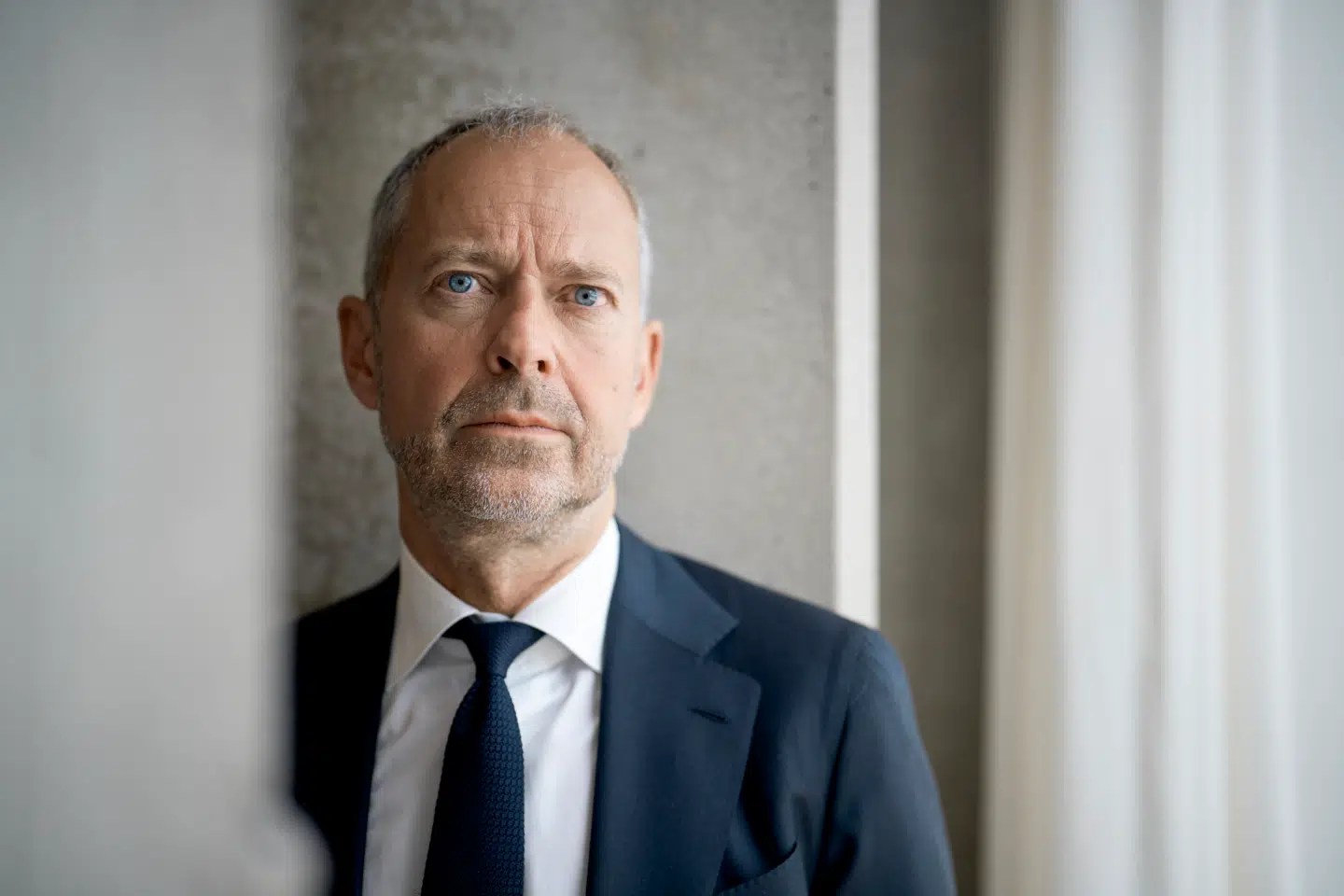 Boris Frederiksen fra Kammeradvokaten har undersøgt 24 konkurssager, som er blevet behandlet af Nicolai Dyhr. En af konklusionerne er, at Dyhr »systematisk« har undladt at indstille fallenterne til konkurskarantæne.