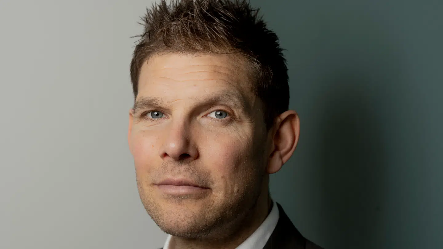 Lars Hytting fik interessen for investering fra sin morfar, som gav ham hans første aktier. Den professionelle karriere begyndte dog først senere under studierne på CBS.