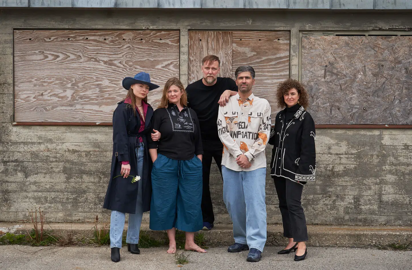 Fem markante filmskabere - Annika Berg, Isabella Eklöf, Jesper Just, Milad Alami og May el-Toukhy - lancerede i foråret 2025 Dogme 25 med en intention om at insistere på nærvær og uforudsigelighed i filmkunsten.