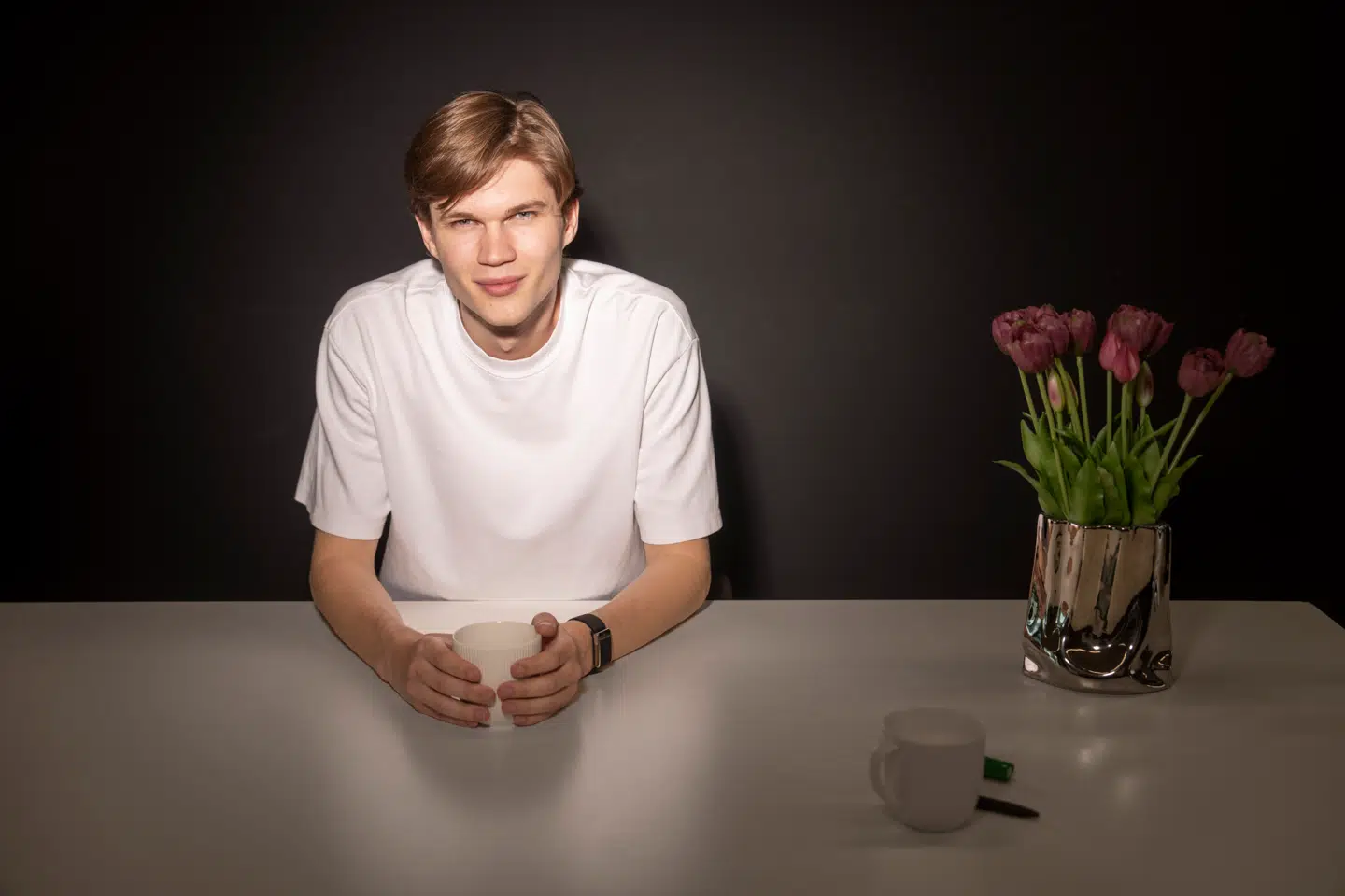 Andreas Busch kunne som 15-årig kun gå 50 meter om dagen og brugte derfor de fleste af sine timer på sit værelse. Her lærte han sig selv at programmere og eksperimenterede med kunstig intelligens.
