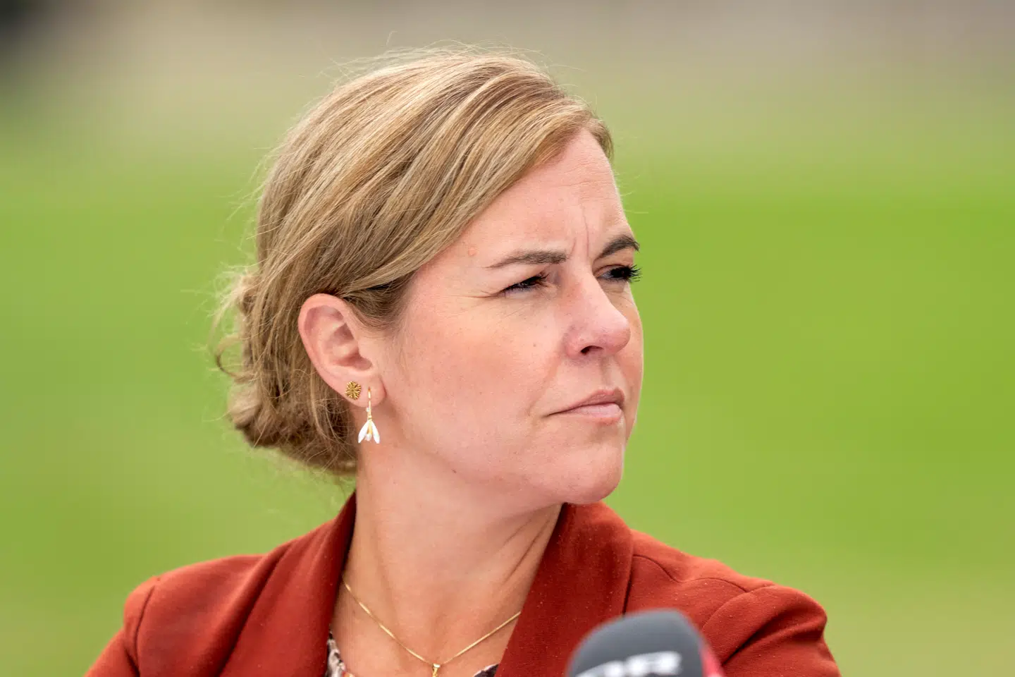 Ifølge Danmarksdemokraternes politiske ordfører, Susie Jessen, er det »meget, meget skævt«, at en kvinde har fået medhold i at være blevet forskelsbehandlet.