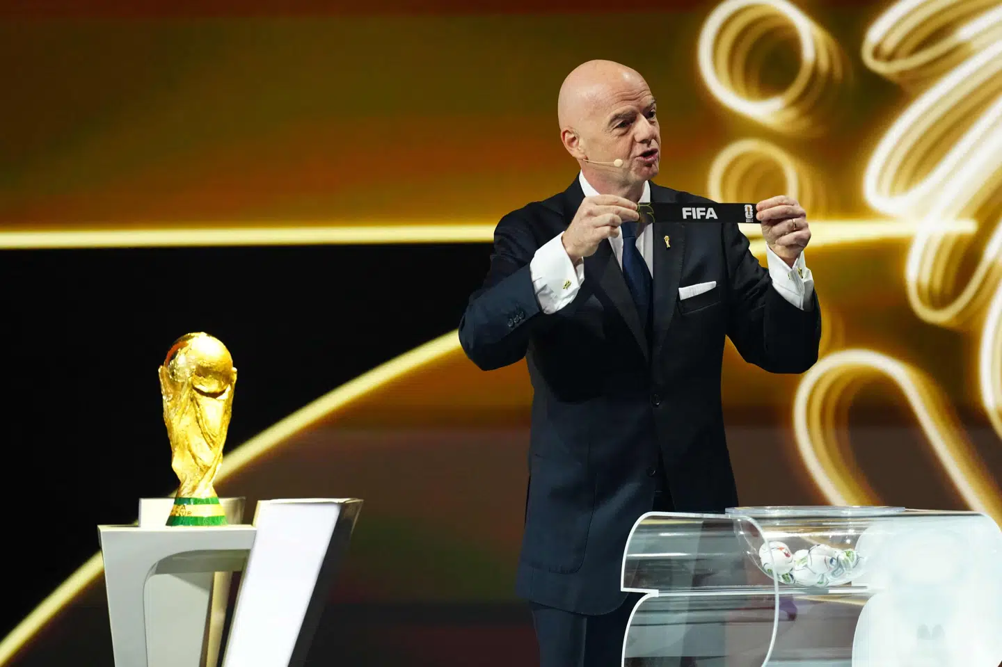 Fifa og fodboldforbundets præsident, Gianni Infantino, er blevet kritiseret for de skyhøje billetpriser til årets VM-slutrunde. (Arkivfoto).