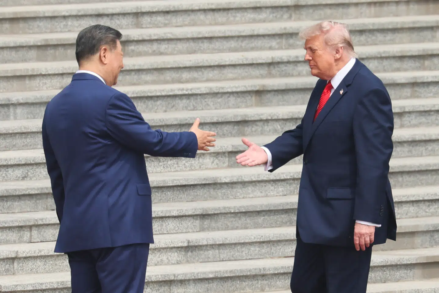 Her ses den amerikanske præsident, Donald Trump, og den kinesiske præsident, Xi Jinping, under deres møde natten til torsdag dansk tid.