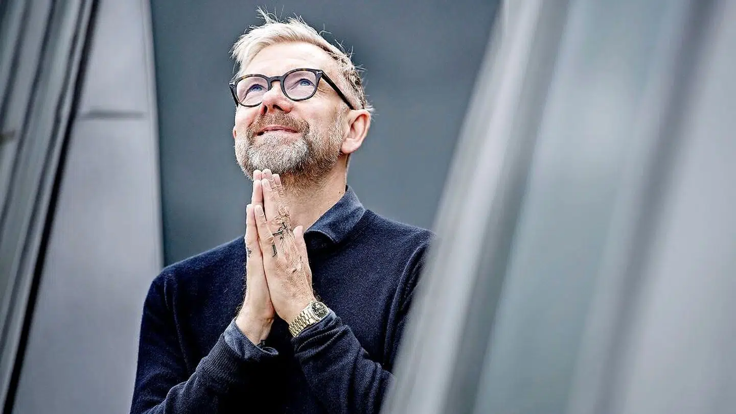 Casper Christensen indrømmer nu, at han slet ikke har knaldet med nogen fra 'Friends'.