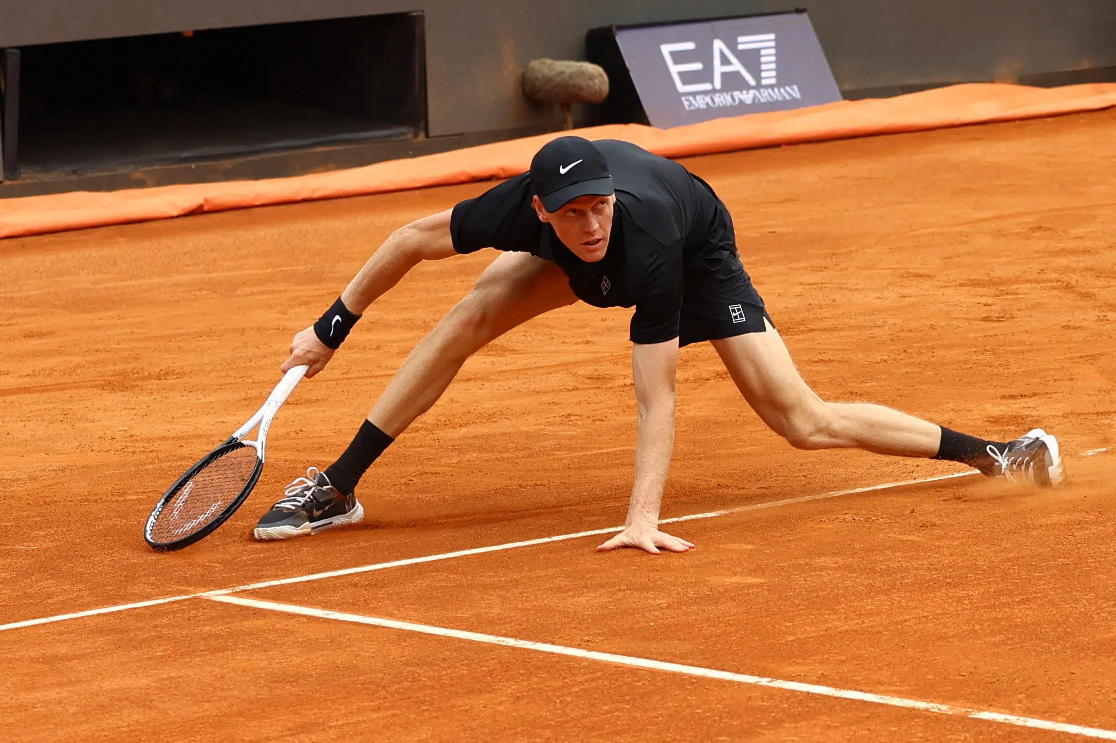 Sinner fortsætter vild stime og tager rekord fra Djokovic