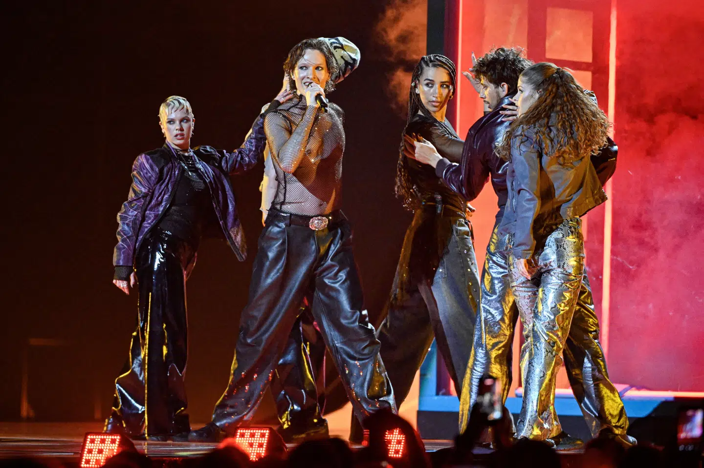 Søren Torpegaard Lund skal blandt andre kæmpe mod Delta Goodrem fra Australien, Jonas Lovv fra Norge og Veronica Fusaro fra Schweiz i torsdagens semifinale.