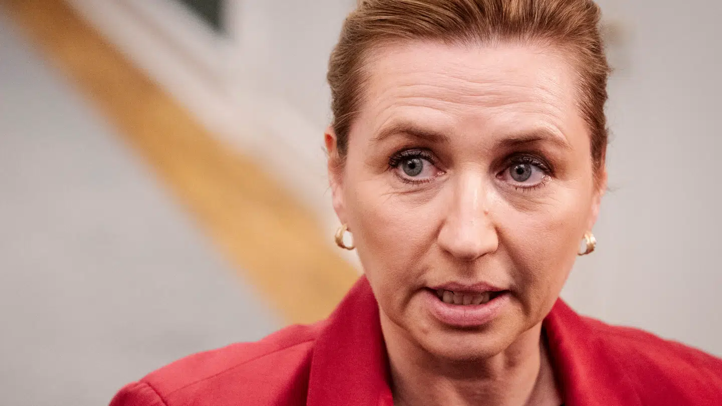 Fungerende statsminister Mette Frederiksen (S) reagerede torsdag på dronningens indlæggelse.