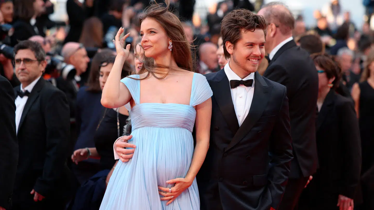 Dylan Sprouse med sin partner Barbara Palvin ved Cannes Film Festival.