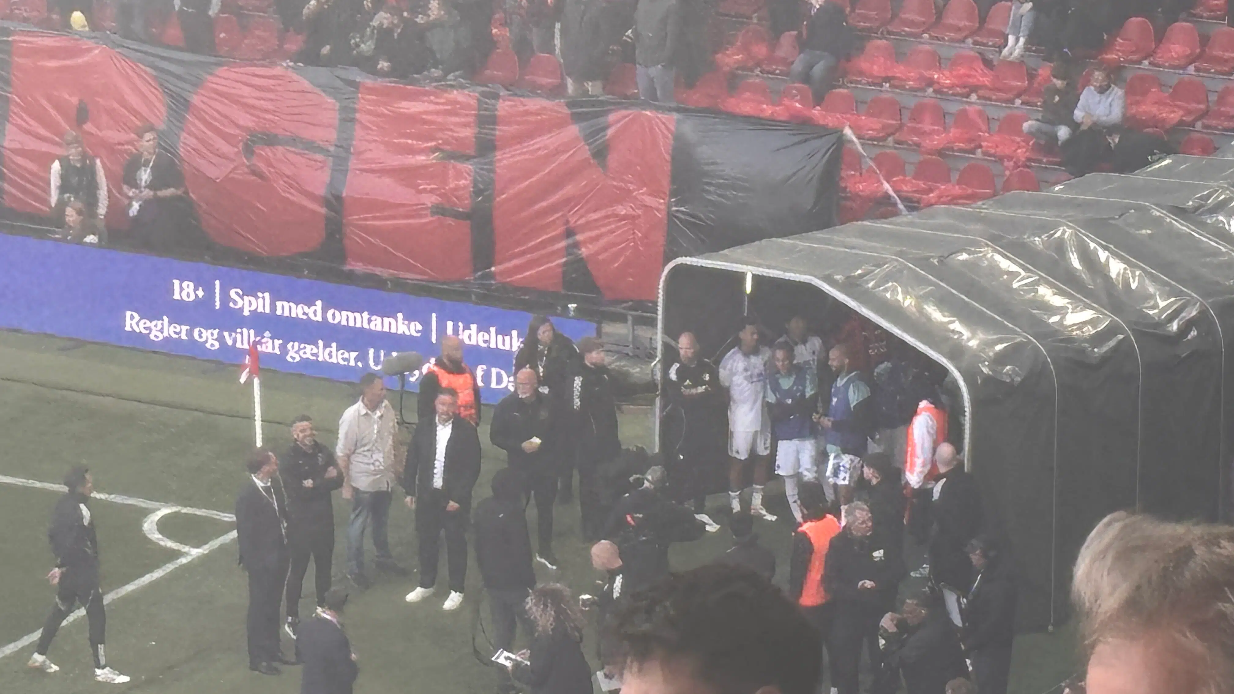 Skandaløse scener i Parken: 'Jeg er sur – totalt uacceptabelt'