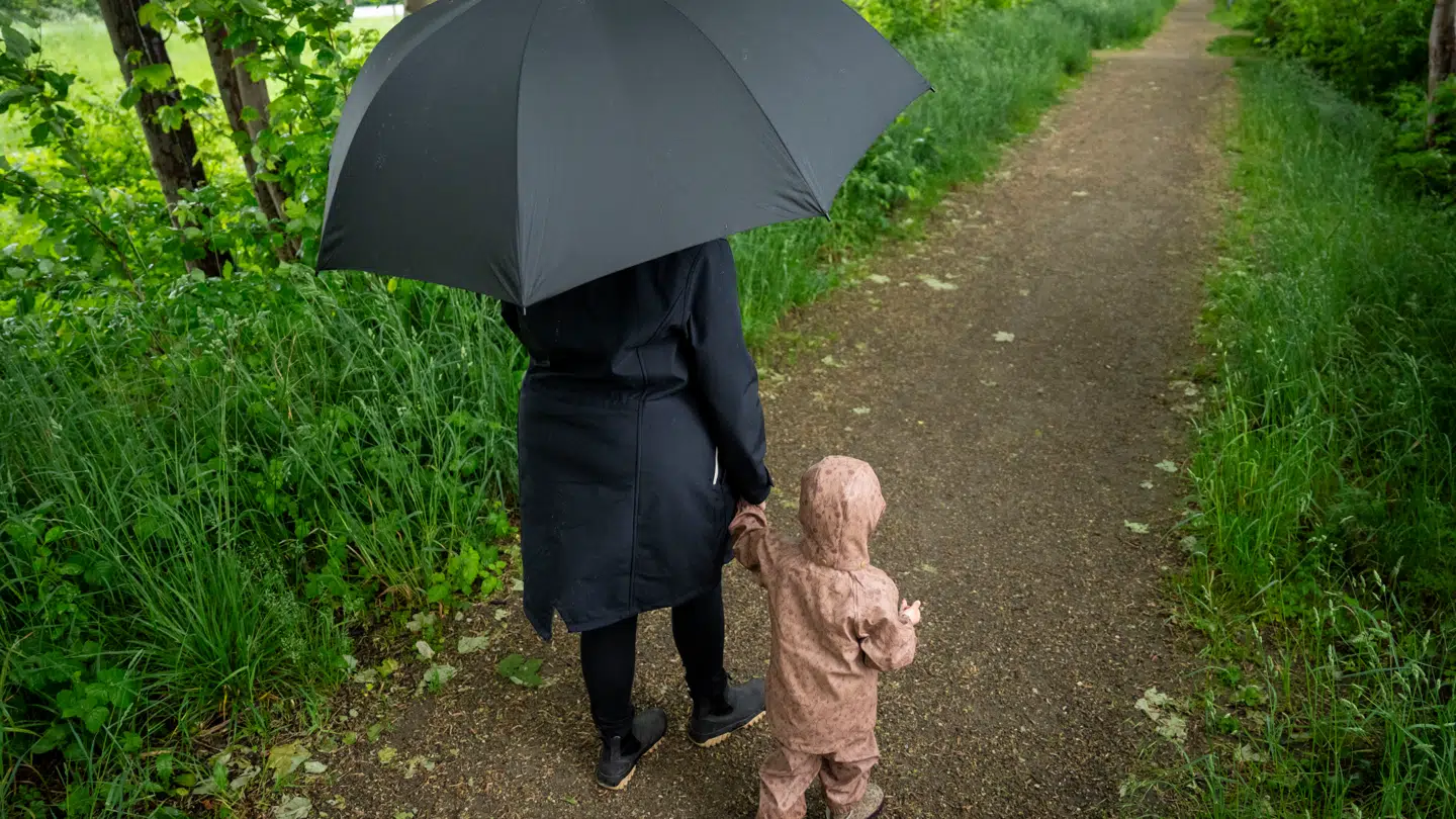 Paraplyen kan blive nødvendig fredag.