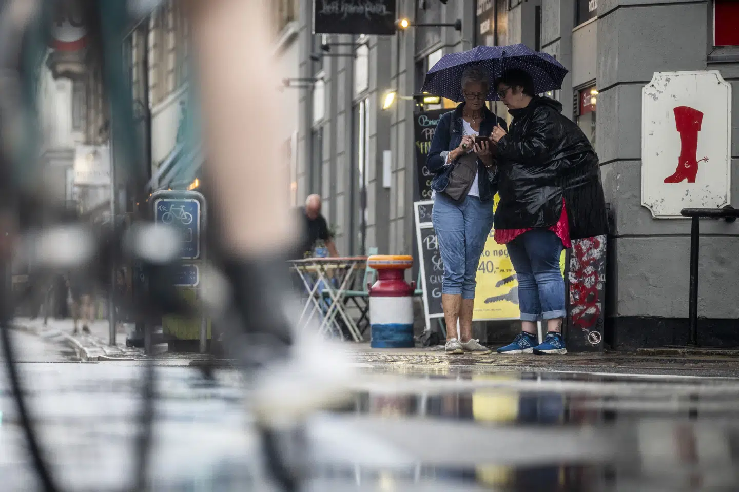 Store dele af Danmark vil lørdag få en skyet dag med regn eller byger. Næste uge ser dog ud til at byde på varmere vejr. (Arkivfoto).