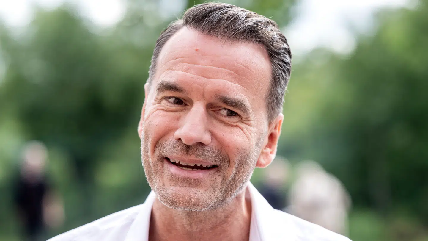 Jesper Buch til champagnefest hos Christian Stadil på Harridslevgaard Slot, udenfor Bogense på Nordfyn.