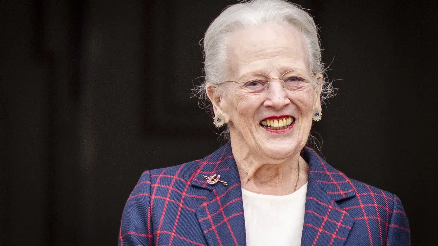 Dronning Margrethe forbliver indlagt på Rigshospitalet nogle dage endnu efter en ballonudvidelse af hjertets kranspulsåre. Billedet er fra hendes 86-års fødselsdag på Fredensborg Slot 16. april 2026. (Arkivfoto).