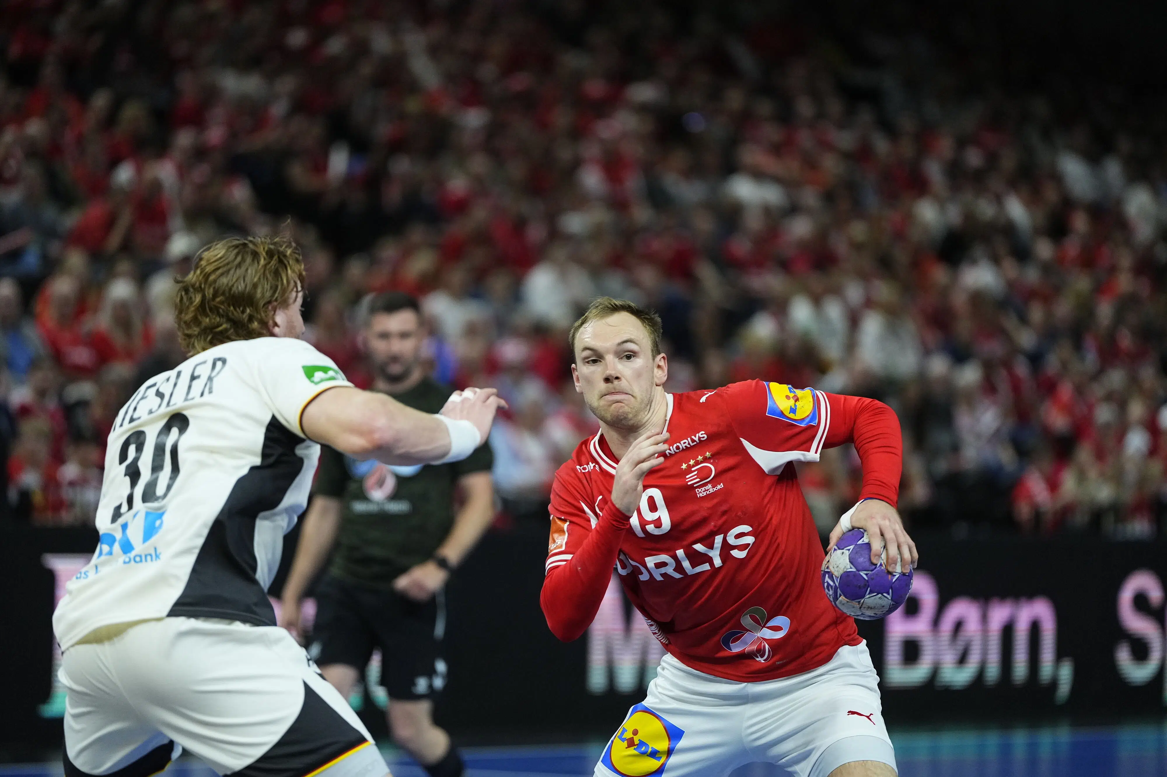 Danmark banker Tyskland i svingende indsats i Royal Arena