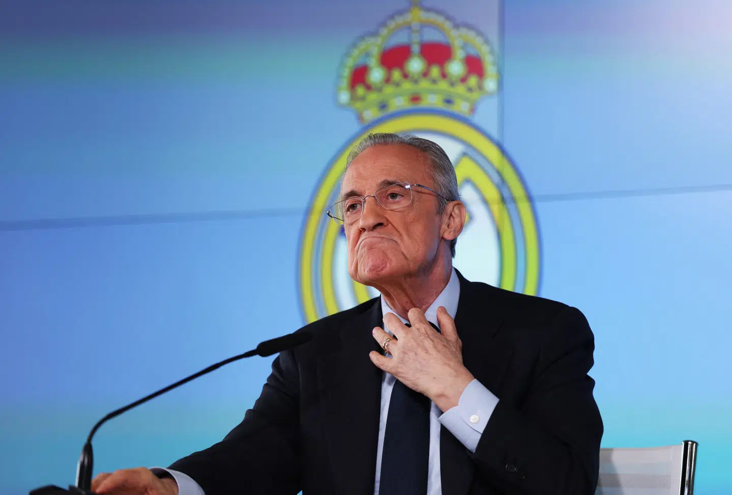 Den mangeårige Real Madrid-boss Florentino Pérez gik til angreb på alt og alle, da han på et opsigtsvækkende pressemøde udskrev valg til præsidentposten i verdens mest vindende fodboldklub.
