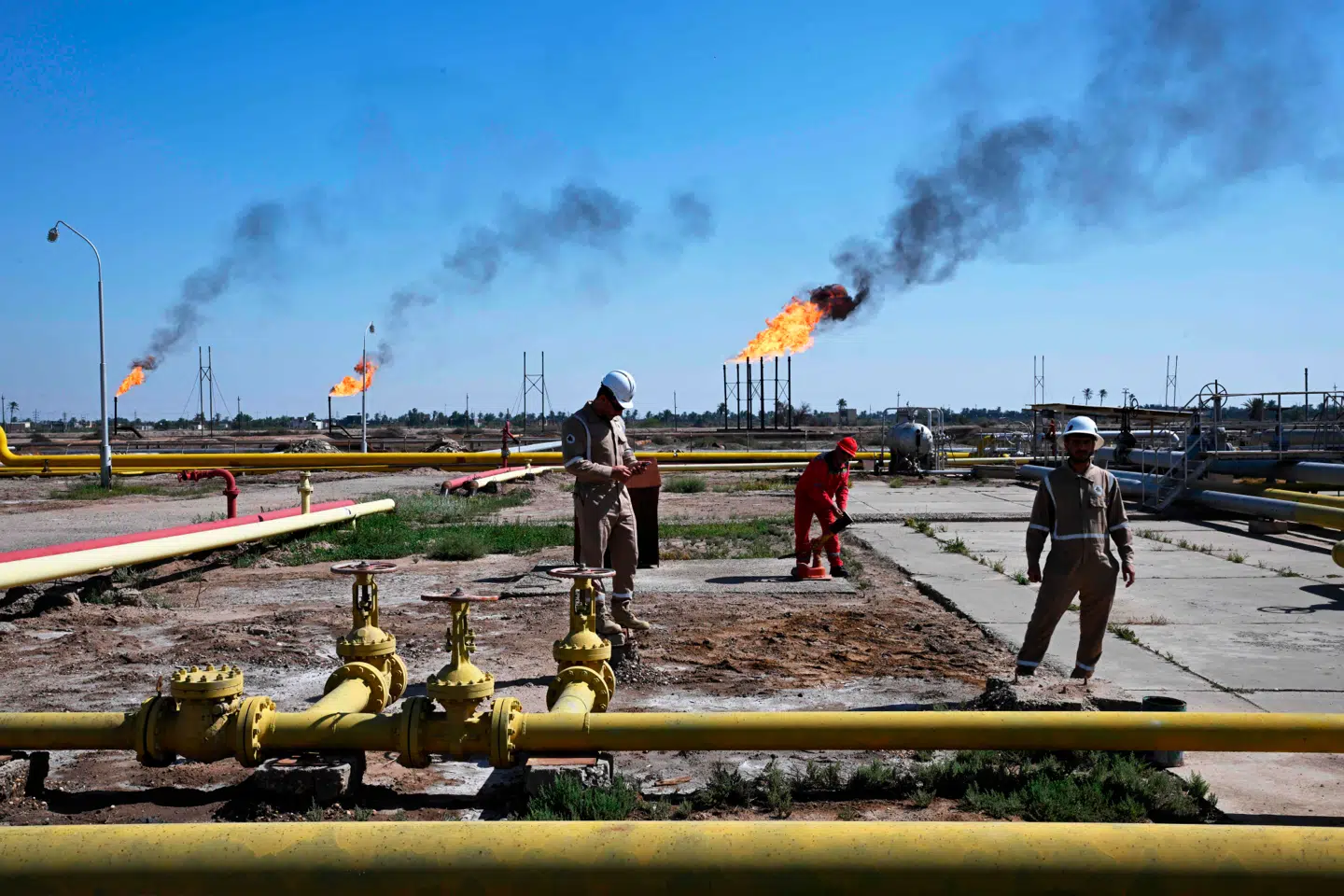Lukningen af Hormuz-strædet har kastet olieindustrien ud i krise. De store olieproducerende lande i Mellemøsten, heraf De Forenede Arabiske Emirater, er stadig ved at finde fodfæstet 11 uger inde i krigen mellem Iran og USA.