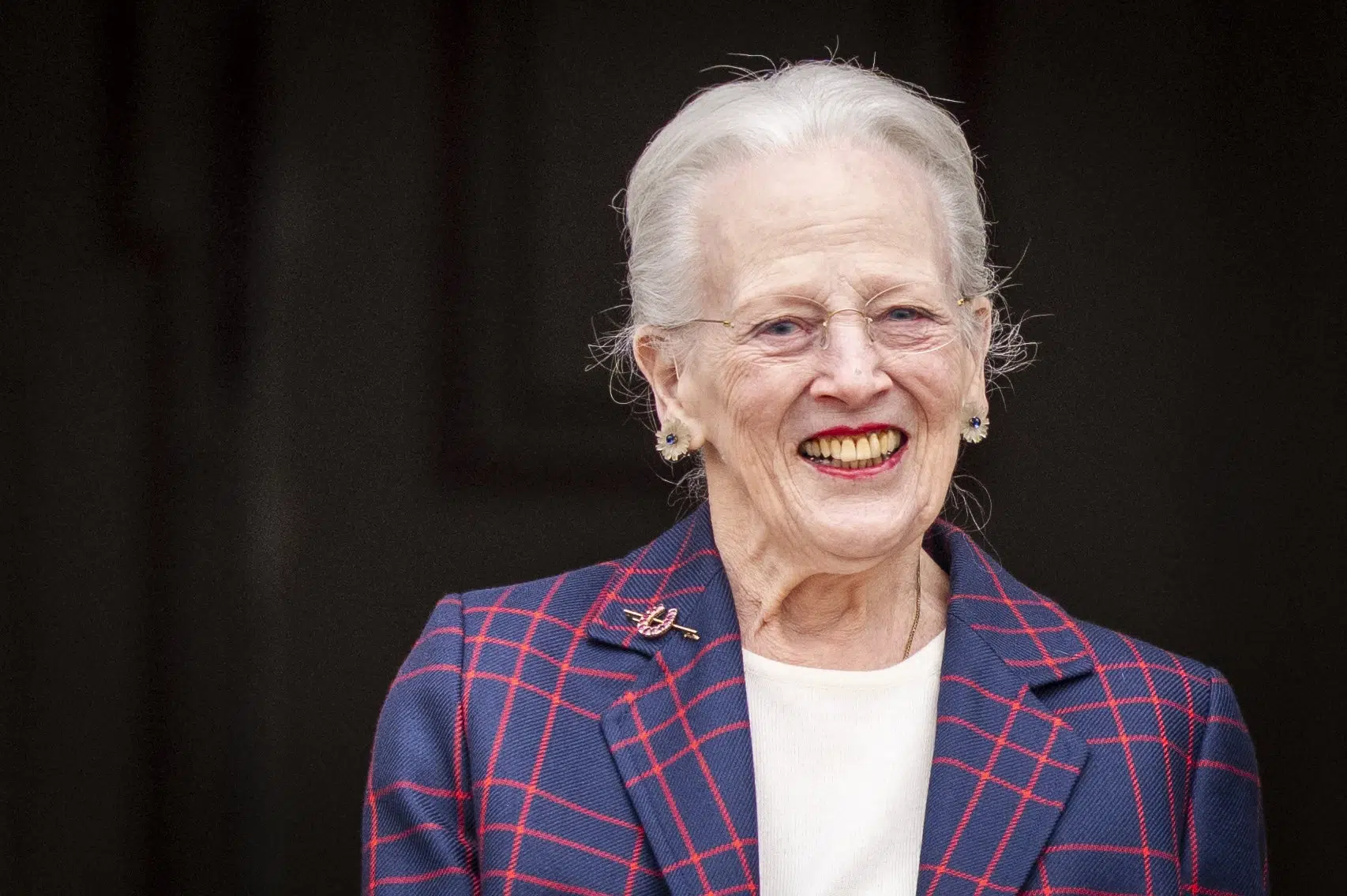 Kong Frederik og Isabella har besøgt indlagte dronning Margrethe