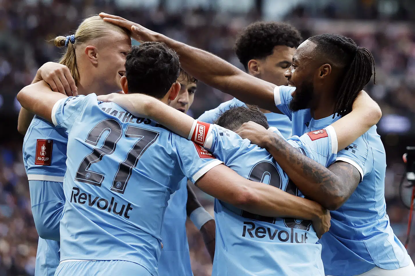 Manchester Citys kantspiller Antoine Semenyo (til højre) scorede det afgørende mål mod Chelsea på oplæg fra Erling Haaland (til venstre).