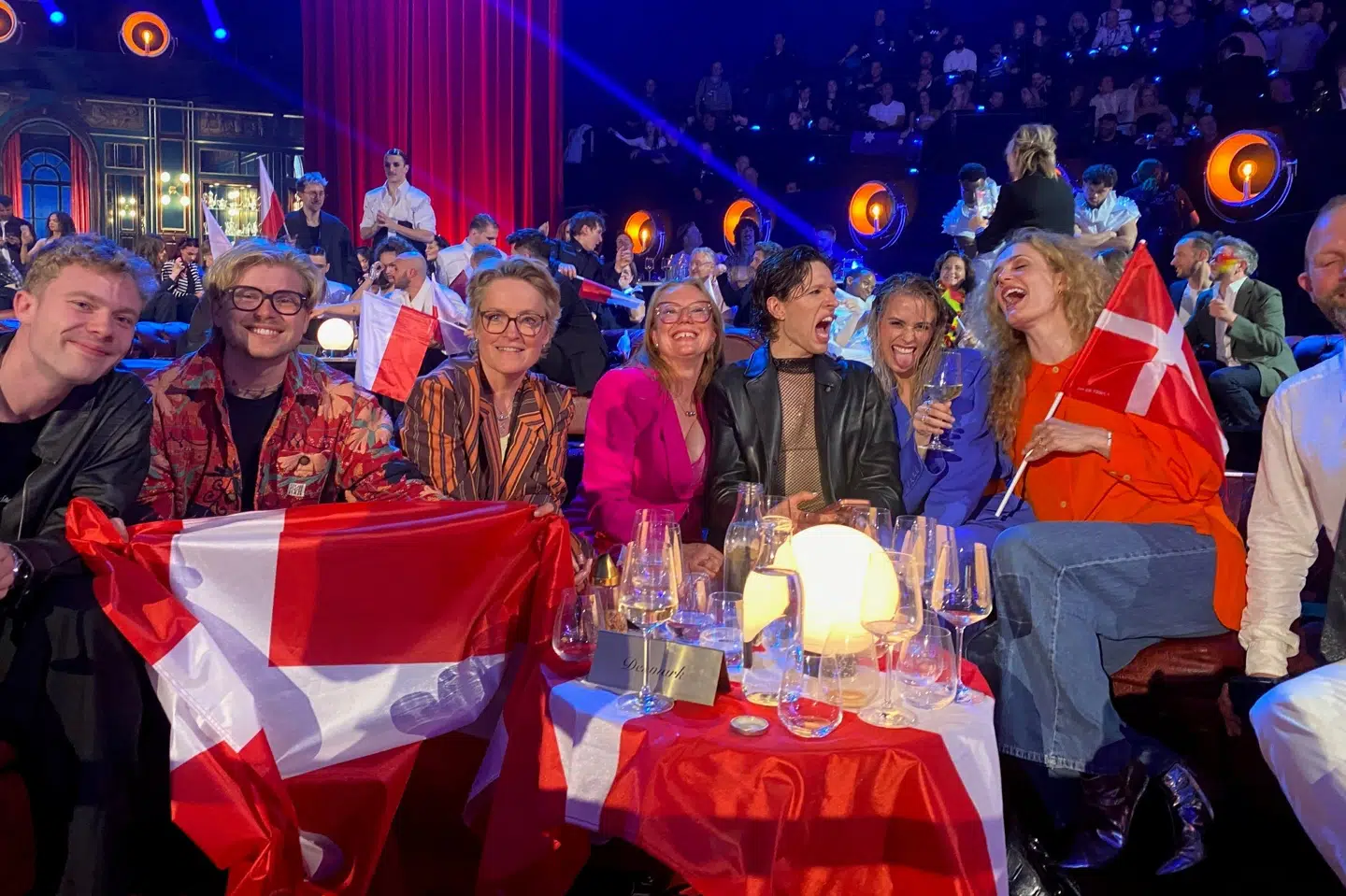 Den danske delegation i greenroom til Eurovision.
