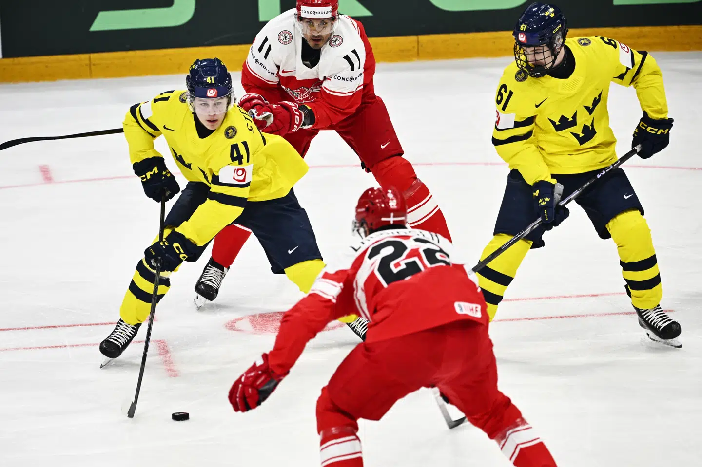 Sverige var for stor en mundfuld for Danmark ved ishockey-VM.