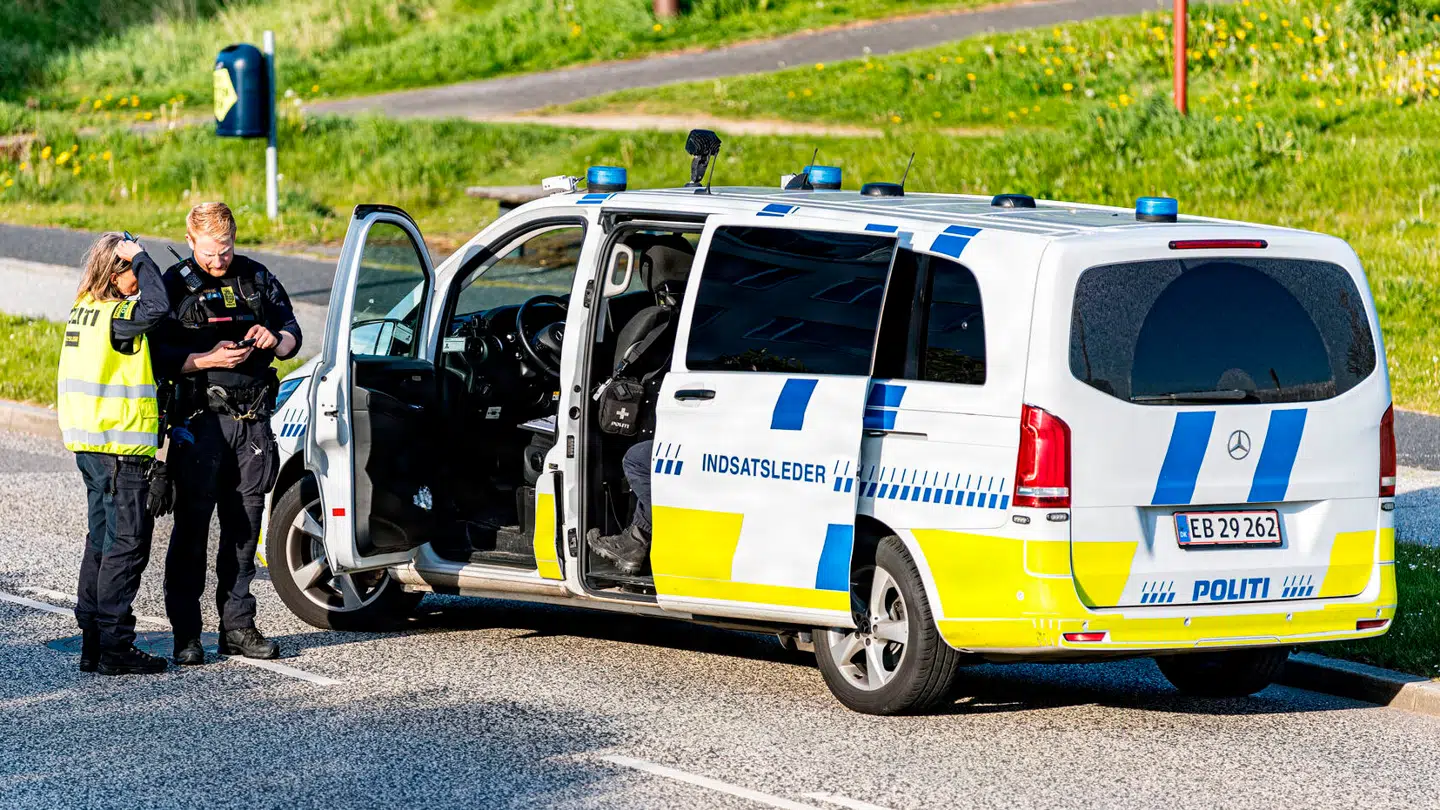 Politiet er rykket ud til knivstikkeri.