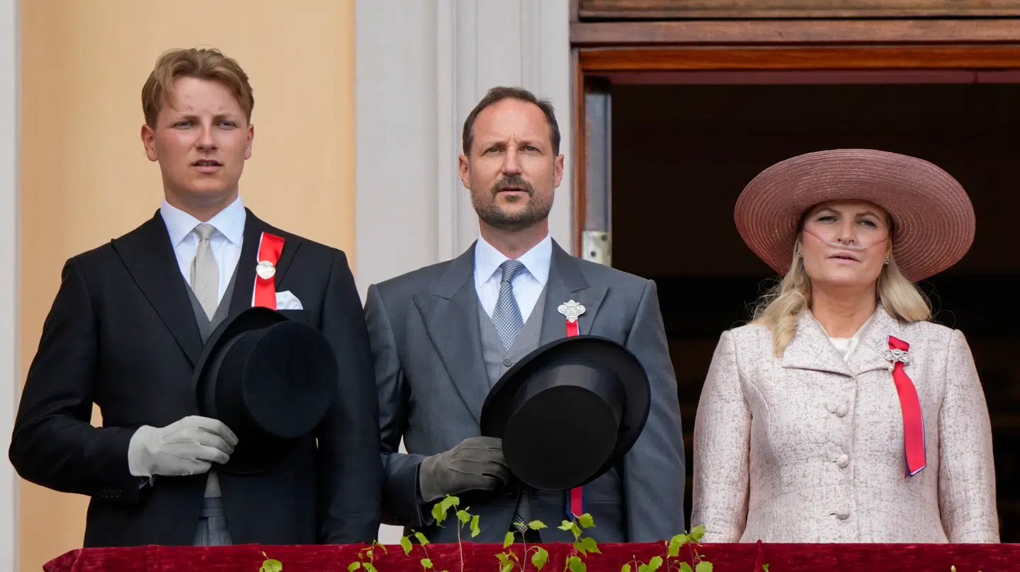Kronprinsesse Mette-Marit, prins Sverre Magnus og kronprins Haakon har hele dagen deltaget i fejringen af Norges nationaldag. Men én person fik også fint besøg.
