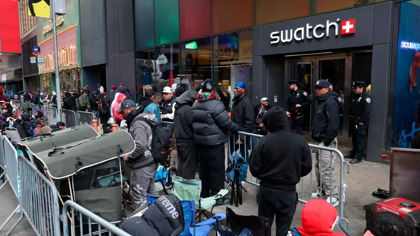 I butikken foran New York havde flere slået lejr foran butikken.