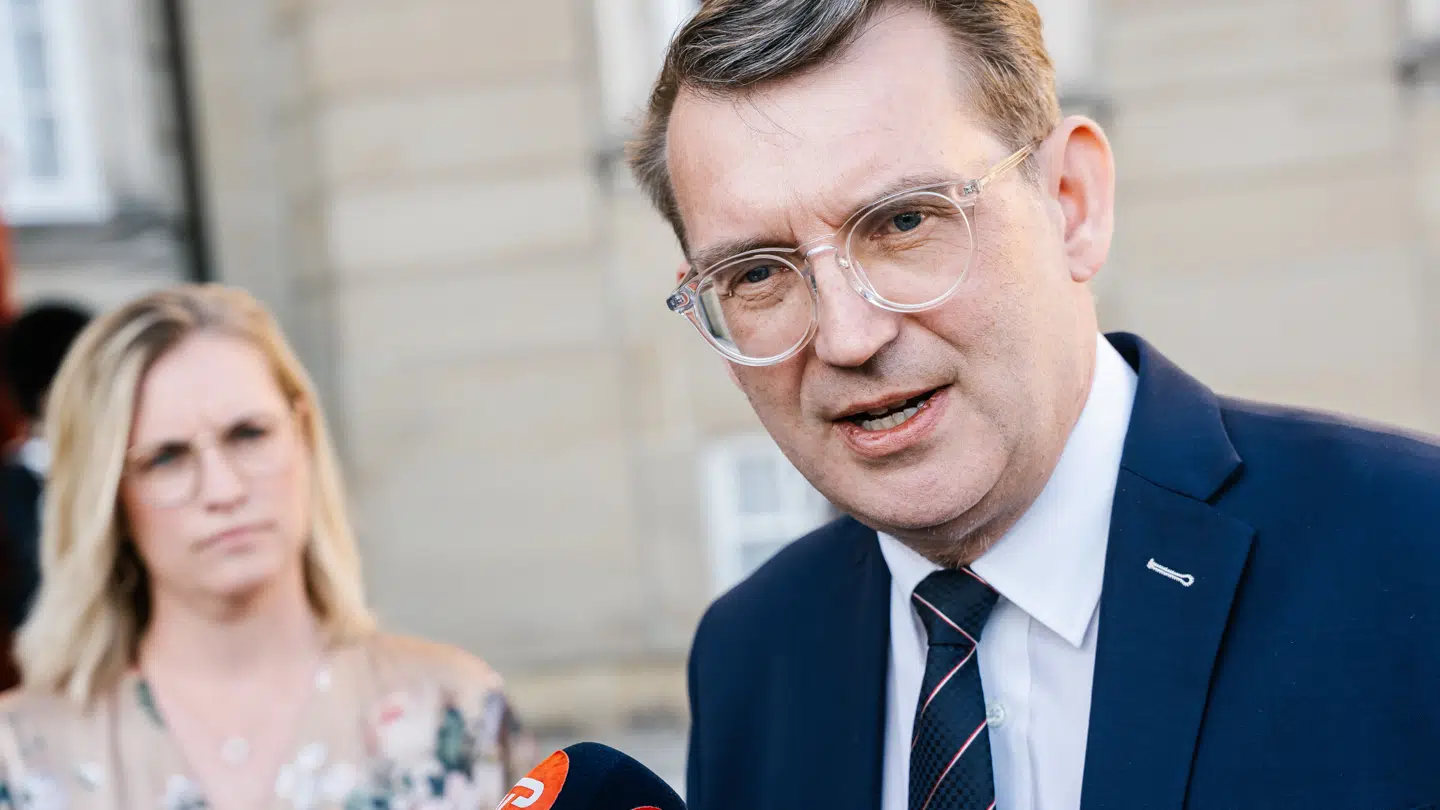 Stephanie Lose og Troels Lund Poulsen efter kongerunde på Amalienborg. Venstreformanden har sat mandagens af til at 'regne på politiske forslag.'