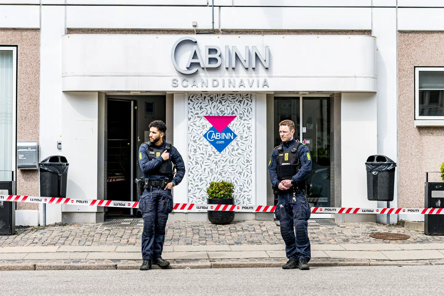 Den Uafhængige Politiklagemyndighed undersøger en episode, hvor politiet affyrede skud mod en knivbevæbnet mand på et Cabinn-hotel på Frederiksberg søndag. (Arkivfoto).
